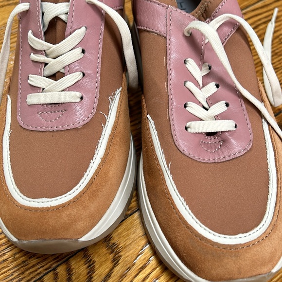 Naturalizer Remy Stretch style slip on sneaker. Suede and neoprene. Size 10. - Picture 11 of 13